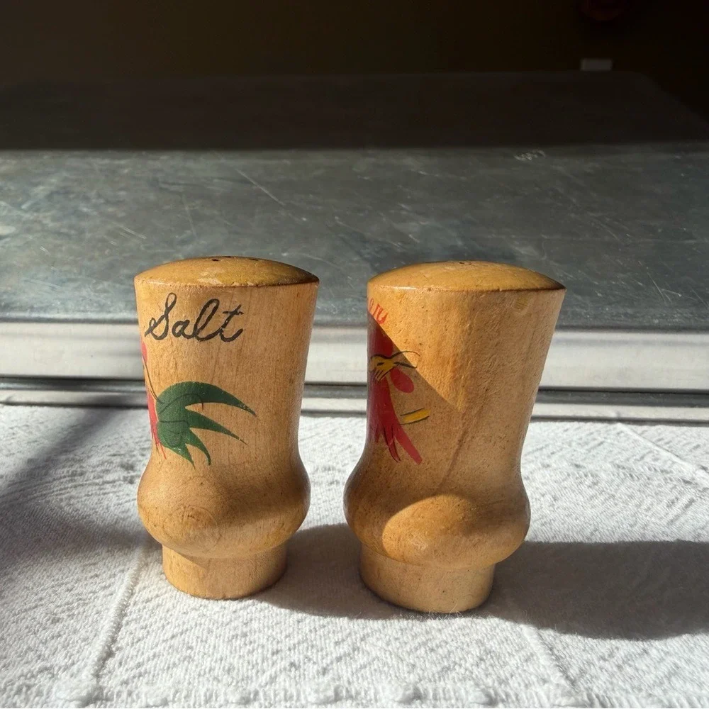 Vintage Wooden Rooster Salt‎ and Pepper Shakers Set Hand Painted Farmhouse Boho
